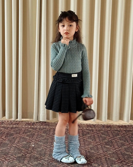 女の子 ネイビーチェック スカート ポーズ 着用 コーデ UNIDRE baby&kids Kids navy check skirt outfit pose UNIDRE baby&kids