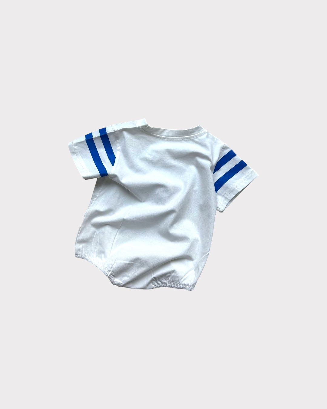 Body bébé à manches avec logo numéroté et ligne sur la manche, disponible en 2 couleurs｜66-90cm