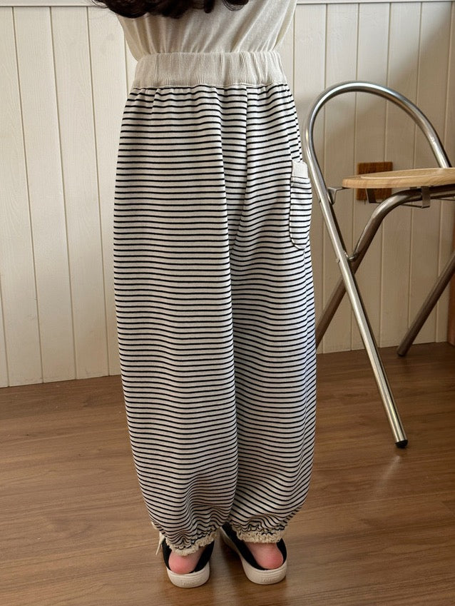 [90-160cm] Hem lace relaxed pants