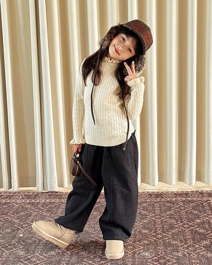 【100-160cm】スタンドカラーフリルリブニット