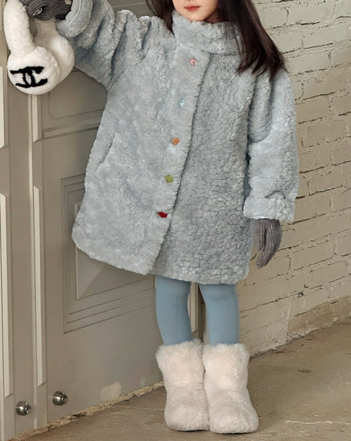 素材 アップ ブルー ボアコート 生地感 UNIDRE baby&kids
Fabric close-up sherpa texture kids blue coat material detail UNIDRE baby&kids