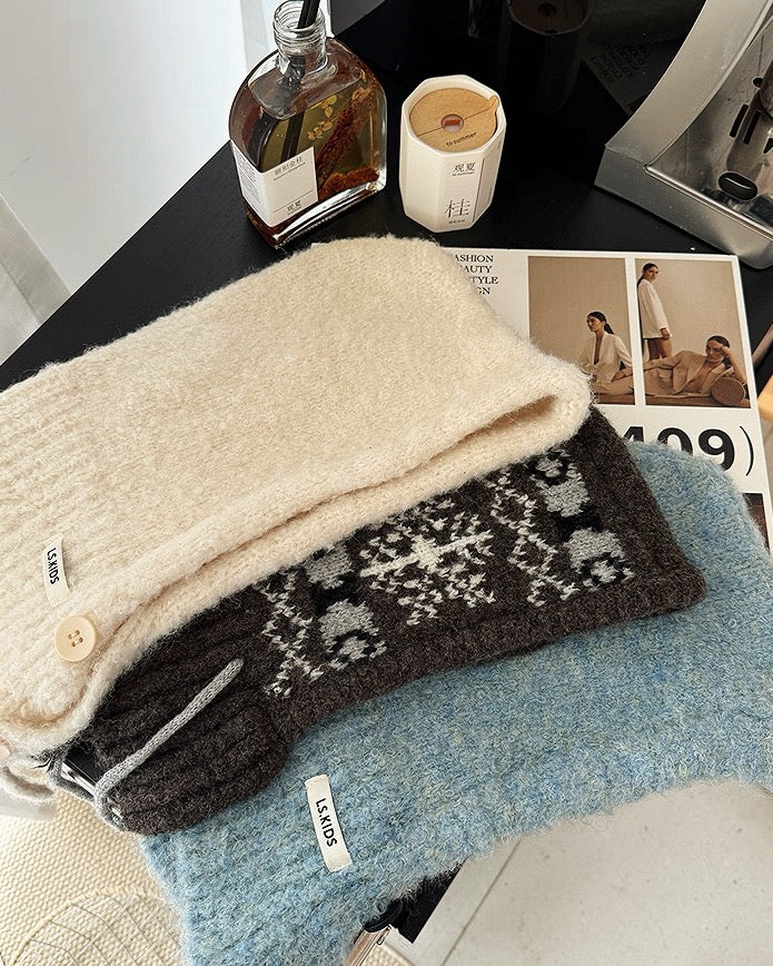 キッズ ニットネックウォーマー アイボリー ブルー グレー柄 3色 置き画 UNIDRE baby&kids Kids knit neck warmer ivory blue gray pattern 3 colors flat lay UNIDRE baby&kids